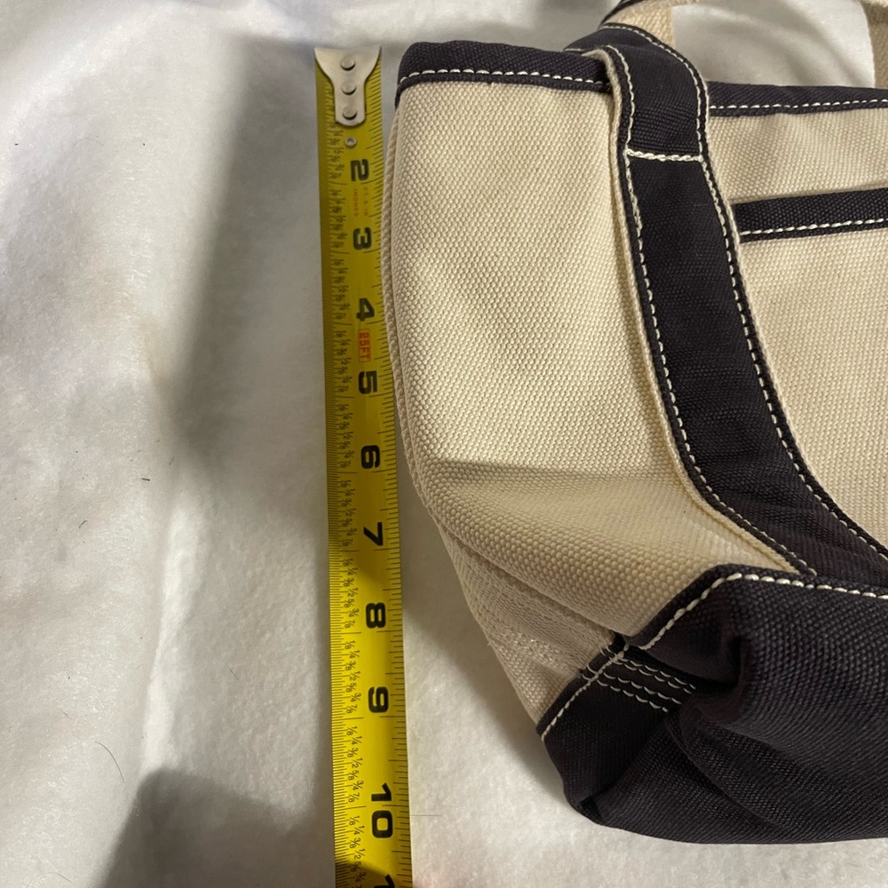 Lands End Stylish Canvas Tote Insulated Lunch Bag with Navy Accents - Picture 10 of 12